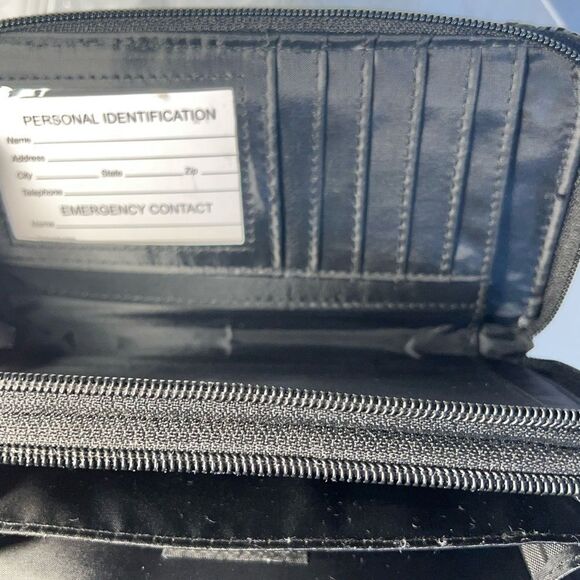 NWOT Authentic Bueno Leather Embossed 2 Way
BRAND NEW - Picture 9 of 9